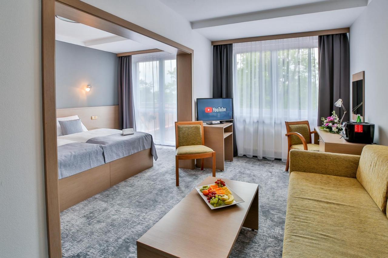 Lh Parkhotel Hluboka Nad Vltavou Congress & Wellness Buitenkant foto