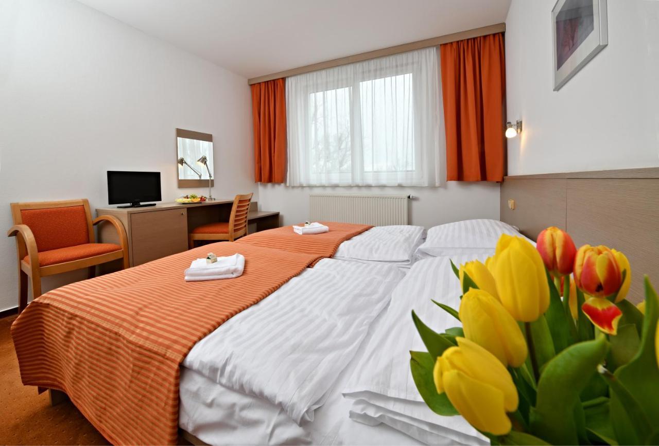 Lh Parkhotel Hluboka Nad Vltavou Congress & Wellness Buitenkant foto