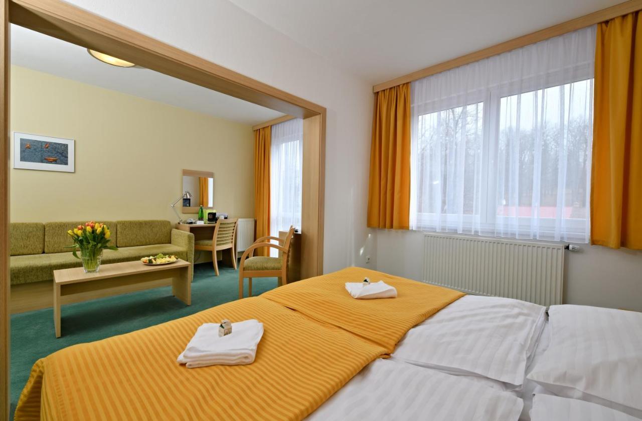 Lh Parkhotel Hluboka Nad Vltavou Congress & Wellness Buitenkant foto