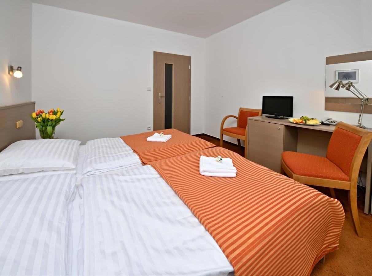 Lh Parkhotel Hluboka Nad Vltavou Congress & Wellness Buitenkant foto