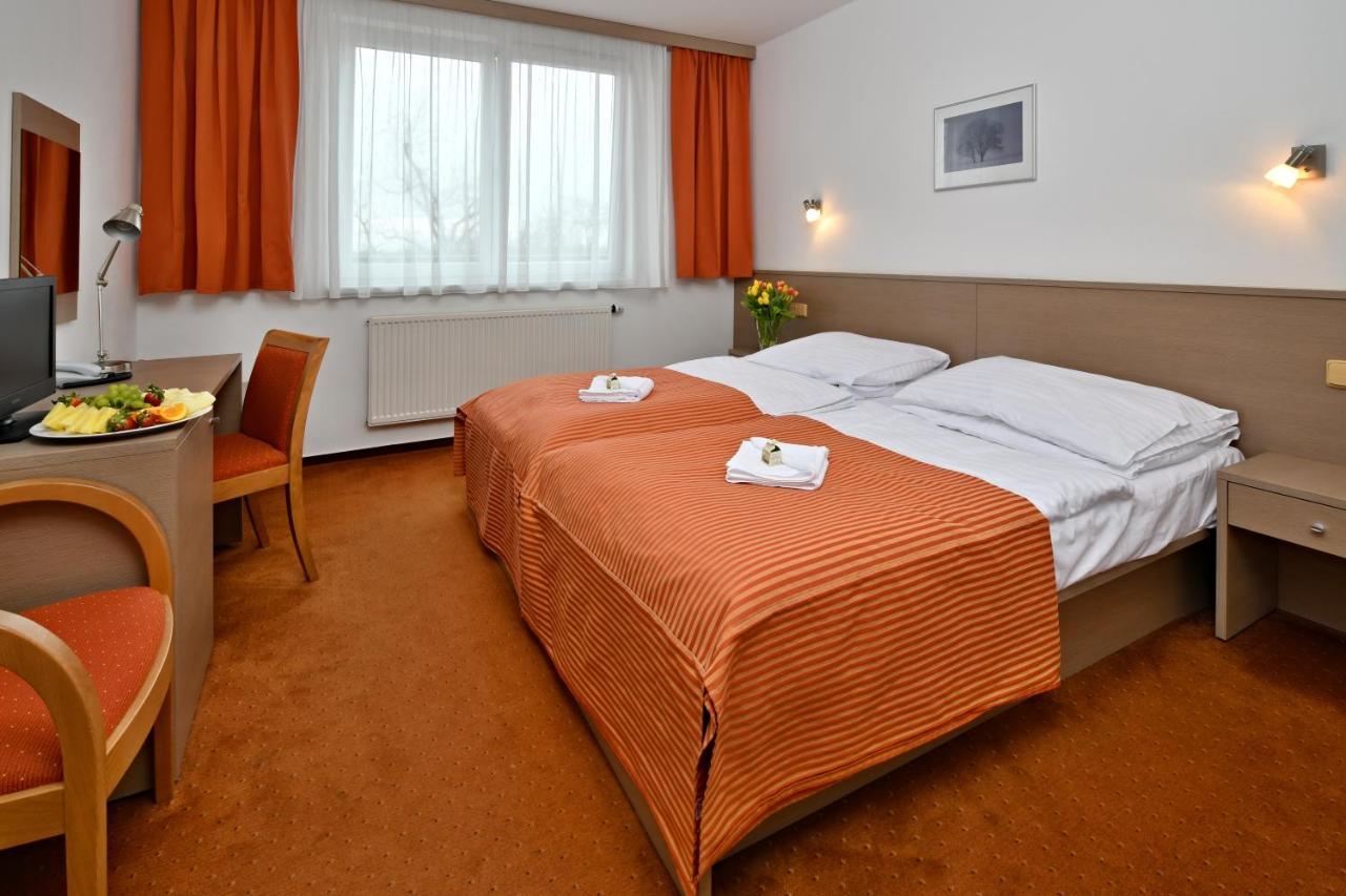 Lh Parkhotel Hluboka Nad Vltavou Congress & Wellness Buitenkant foto