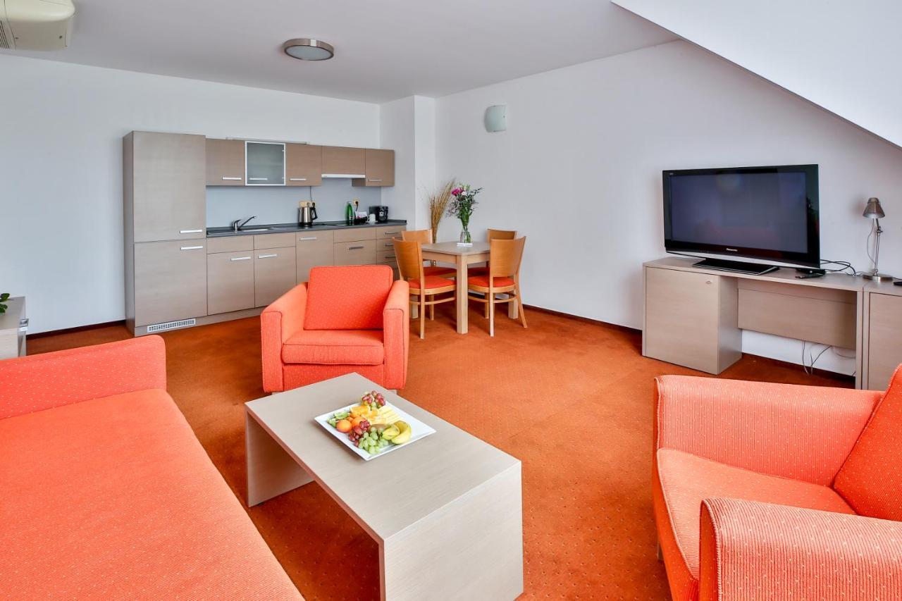 Lh Parkhotel Hluboka Nad Vltavou Congress & Wellness Buitenkant foto