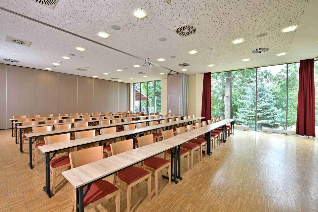 Lh Parkhotel Hluboka Nad Vltavou Congress & Wellness Buitenkant foto
